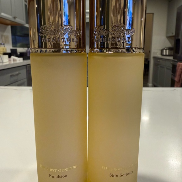 O HUI The First Geniture 8-Piece
Luxury Anti-Aging Skincare Set
Premium K-Beauty - Picture 3 of 7